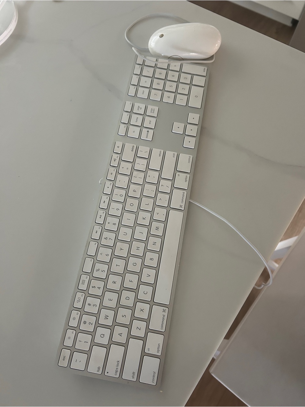 Apple Wired White Keyboard with Mouse